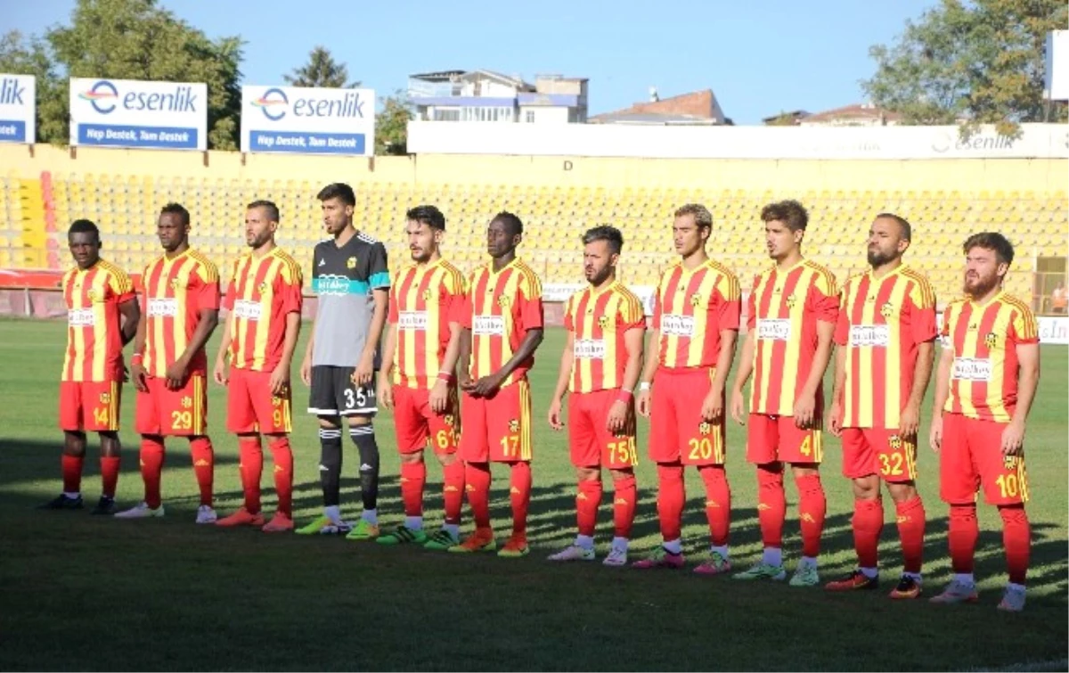Evkur Yeni Malatyaspor\'da 4 Oyuncu ile Yollar Ayrıldı