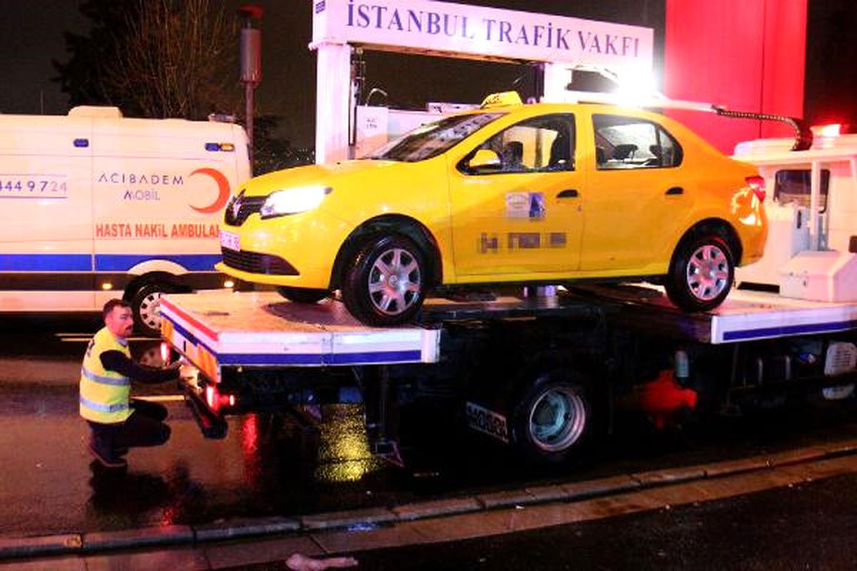 Gece Kulübü Önündeki Ticari Taksi İncelenmek Üzere Götürüldü