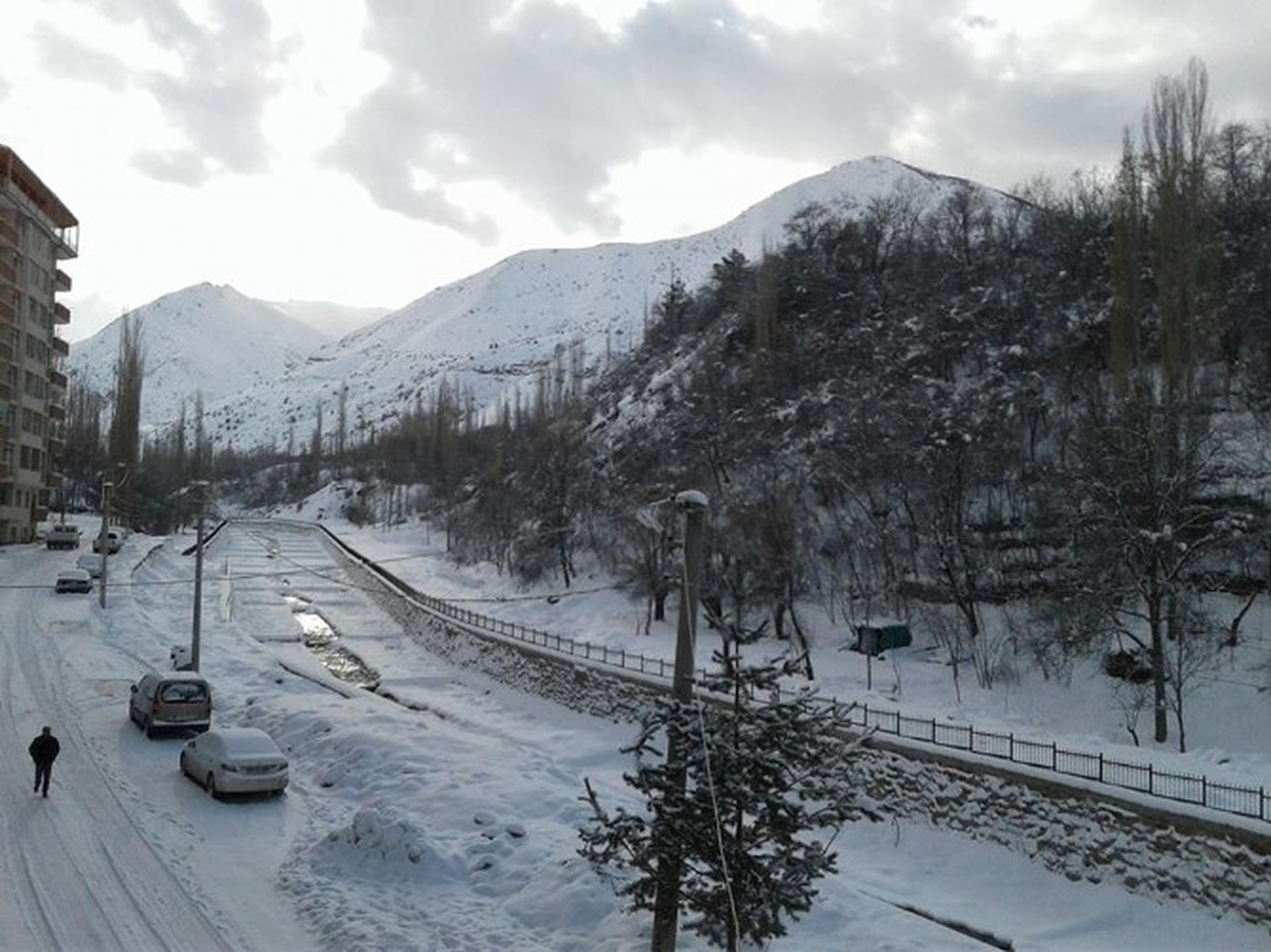 İspir Yeni Yıla Karla Uyandı