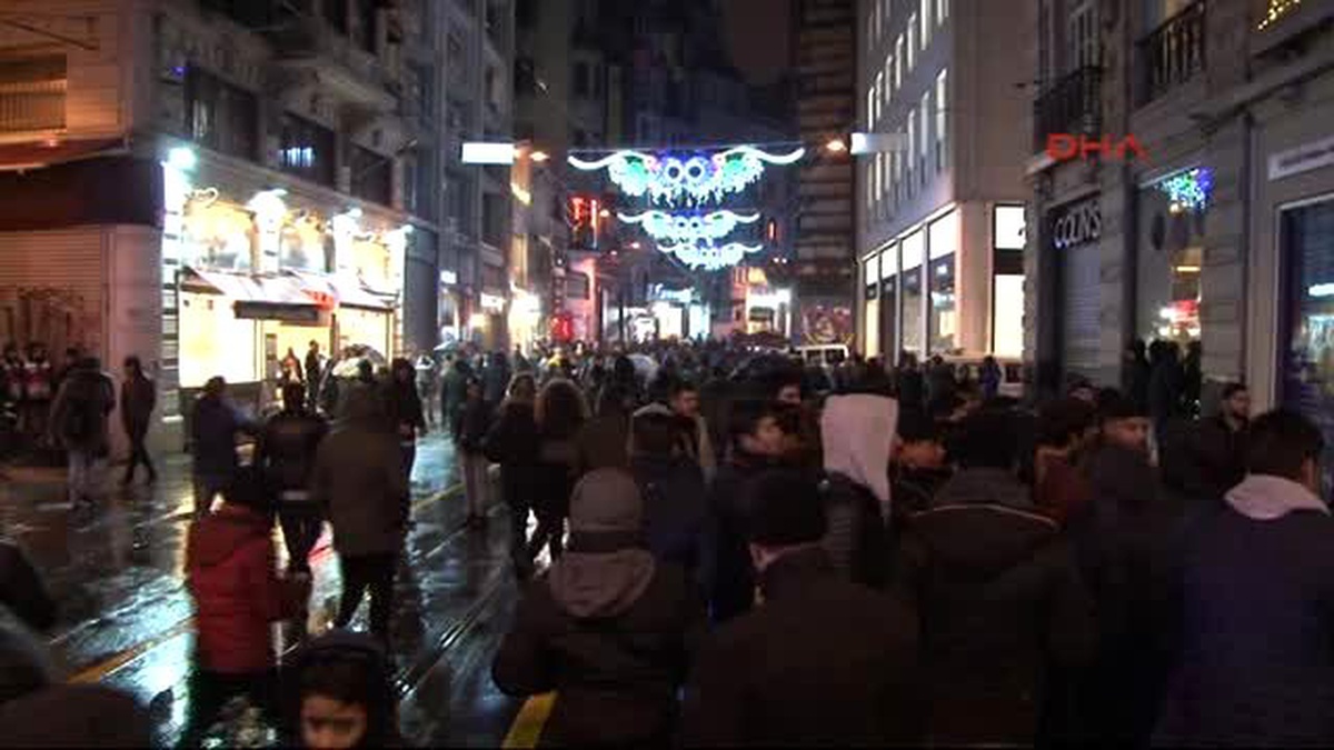 İstiklal Caddesi\'nde Yeni Yıl Kutlaması