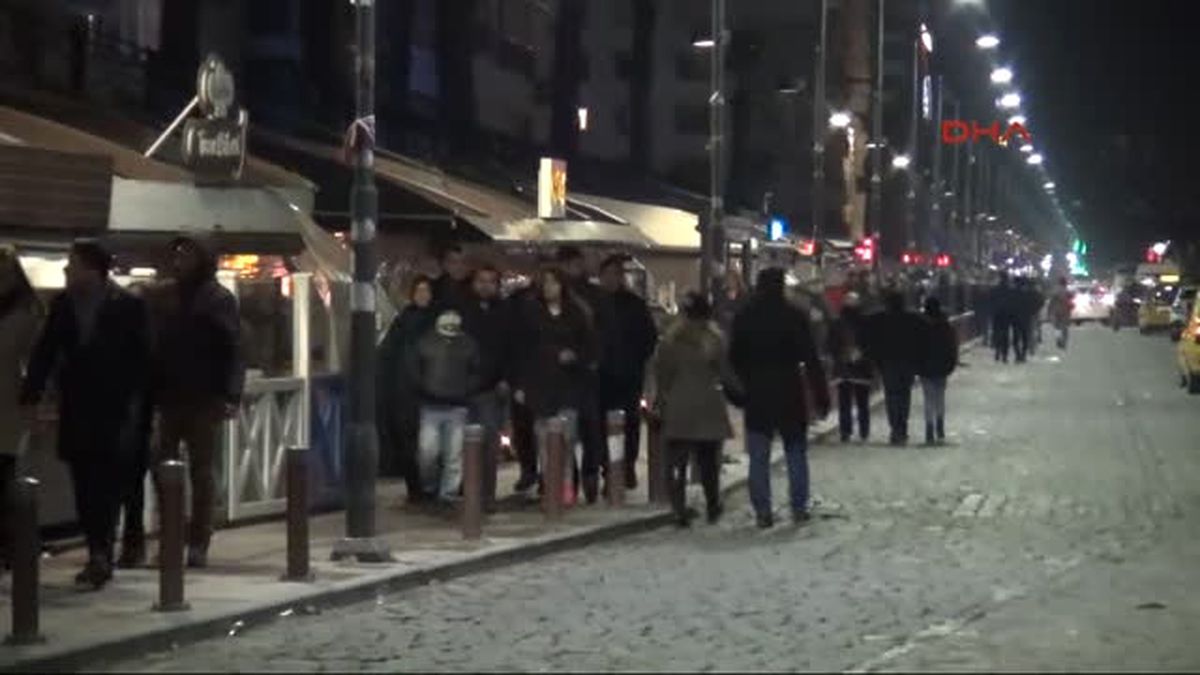 Izmir Yeni Yıla Sakin Girdi