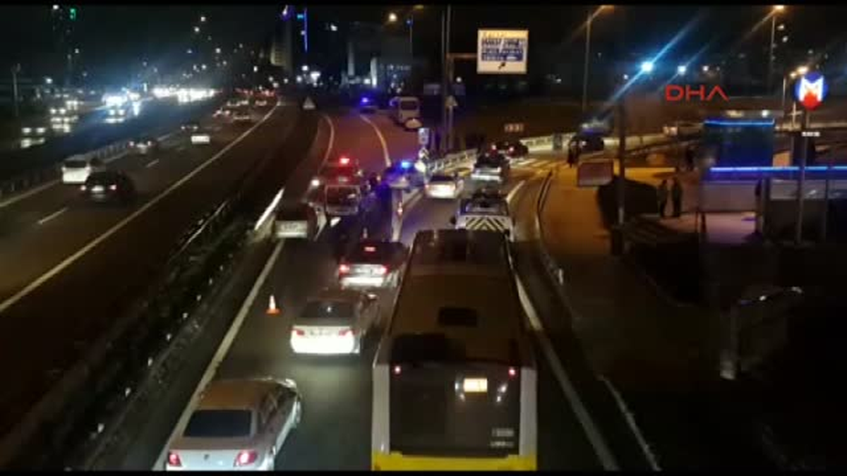Kartal\'da Şüpheli Otomobil Polisi Alarma Geçirdi