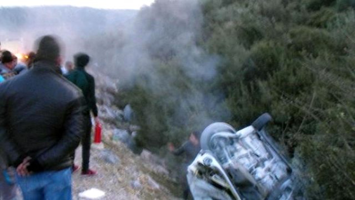 Kaza Sonrası Alev Alan Otomobilden Son Anda Kurtuldu