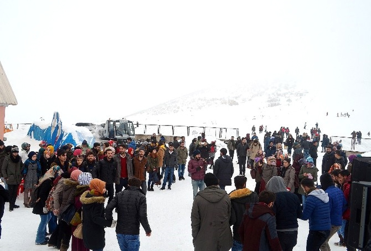 Leğenini Kap Gel" Etkinliğinde Öğrencilerin Kayma Keyfi