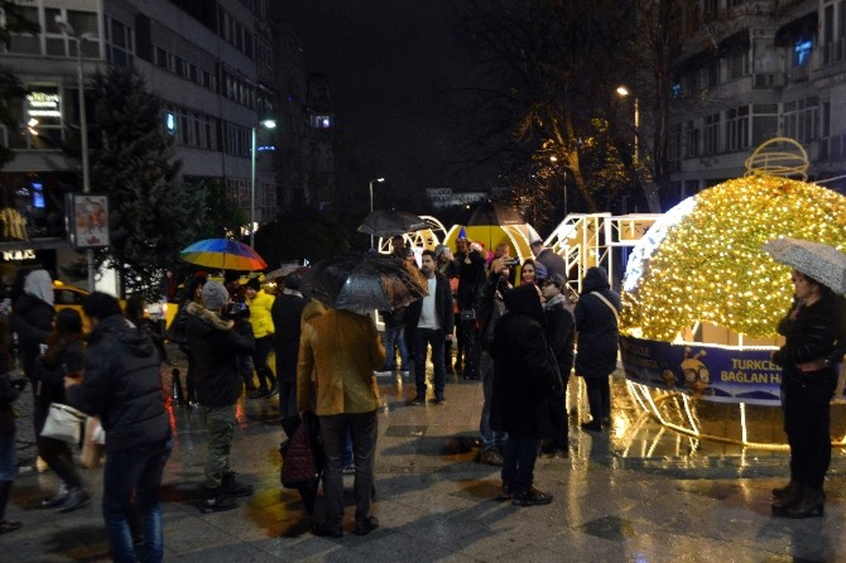 Nişantaşı\'nda Güvenlik Önlemleri Altında Yeni Yıl Kutlaması