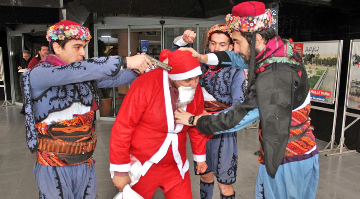 Noel Baba Protestosuna Soruşturma Yok (2)