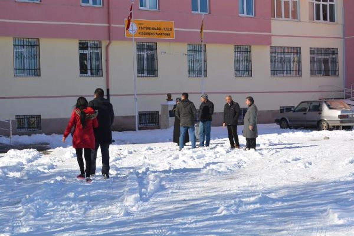 Öğrenci Pansiyonunda Asansöre Sıkışarak Öldü