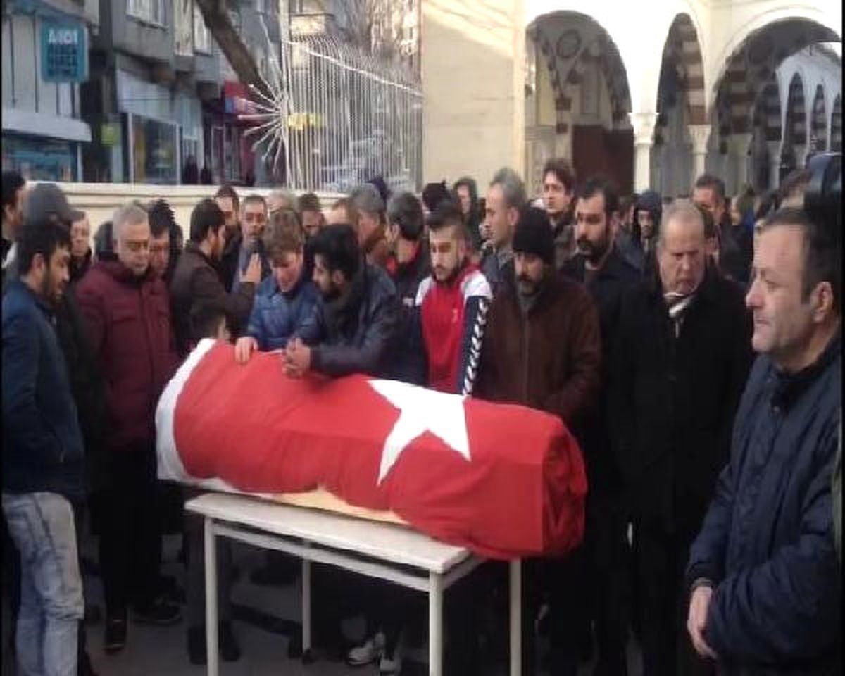Reina\'nın Kapısında Teröre Kurban Gitti (1)