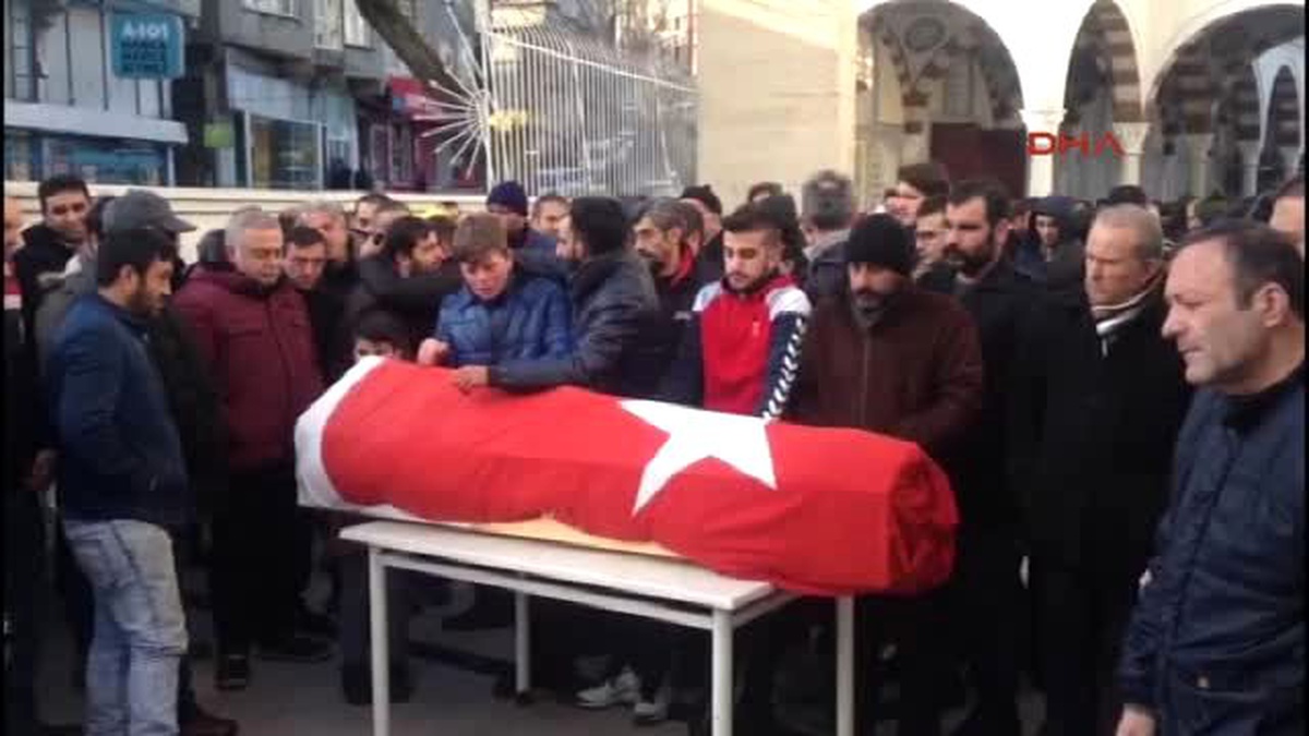 Reina\'nın Kapısında Teröre Kurban Gitti (1)