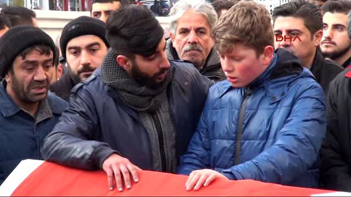 Reina\'nın Kapısında Teröre Kurban Gitti (2)