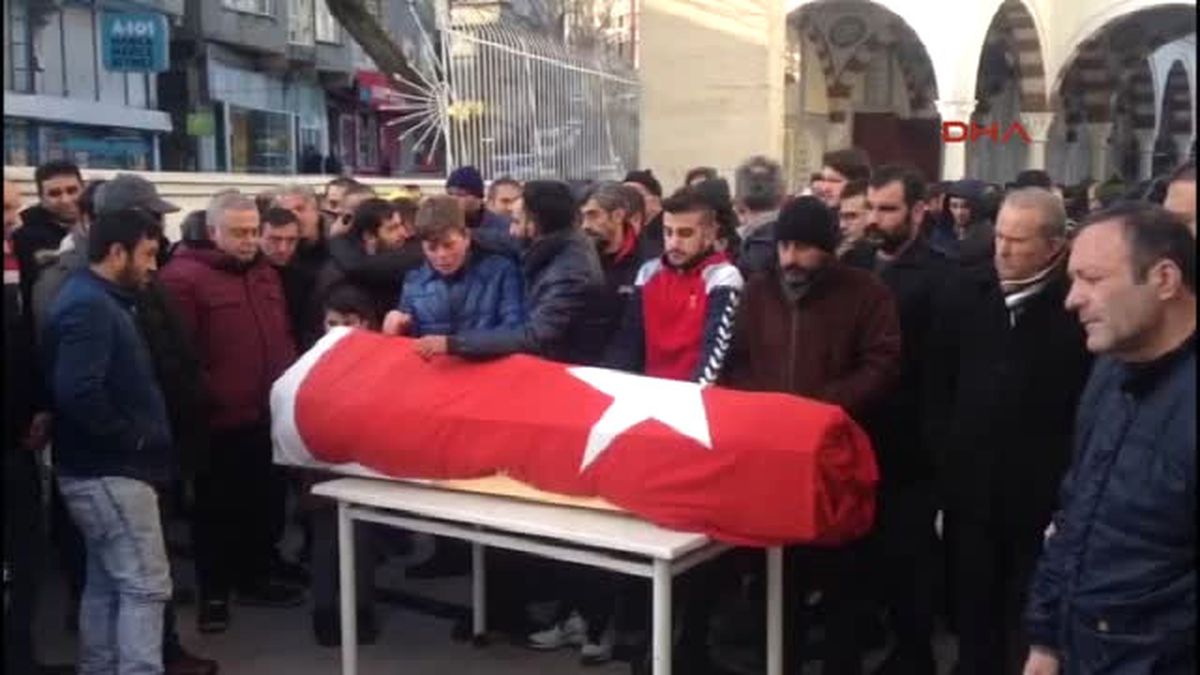 Reina\'nın Kapısında Teröre Kurban Gitti