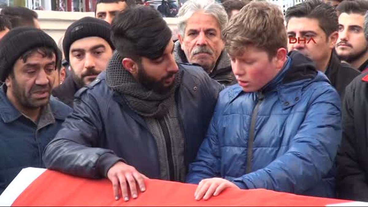 Reina\'nın Kapısında Teröre Kurban Gitti