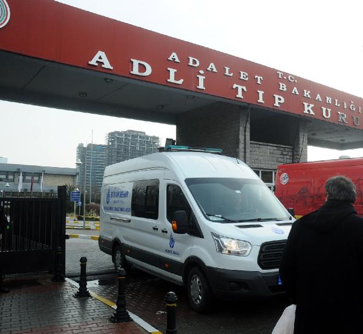 Saldırıda Hayatını Kaybeden Reina\'nın Güvenlik Görevlisi Fatih Çakmak\'ın Cenazesi Adli Tıp...
