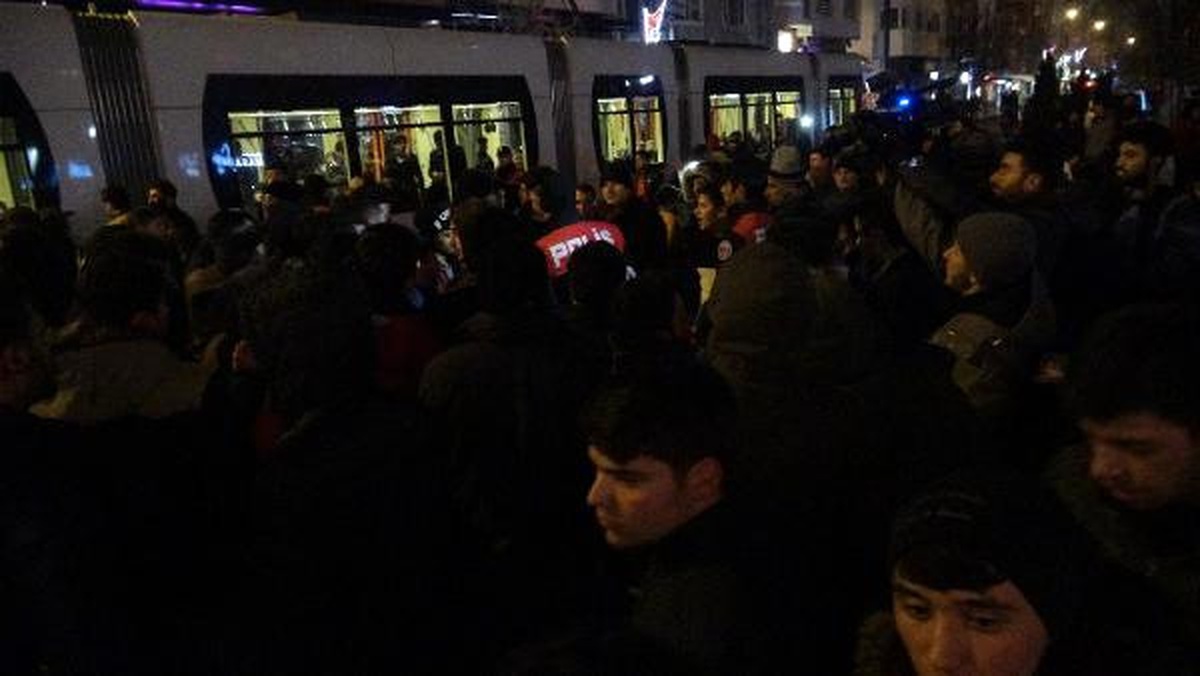 Suriyeliler Yeni Yılı Sokakta Karşıladı
