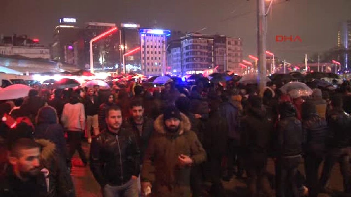 Taksim Meydanı\'nda Yılbaşı Kutlaması