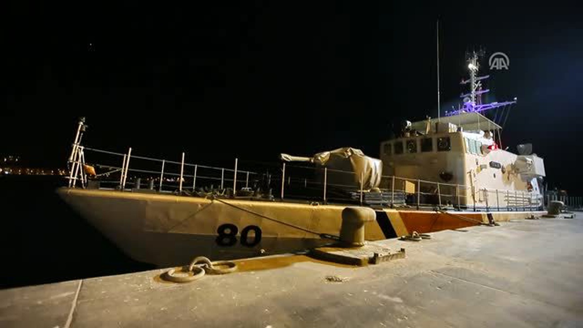 Yeni Yıla Hayat Kurtarmak İçin Denizde Girdiler