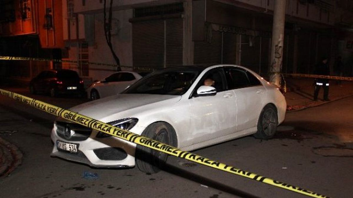 Yeni Yılın Ilk Saatlerinde Lüks Araç Içinde Ölü Bulundu