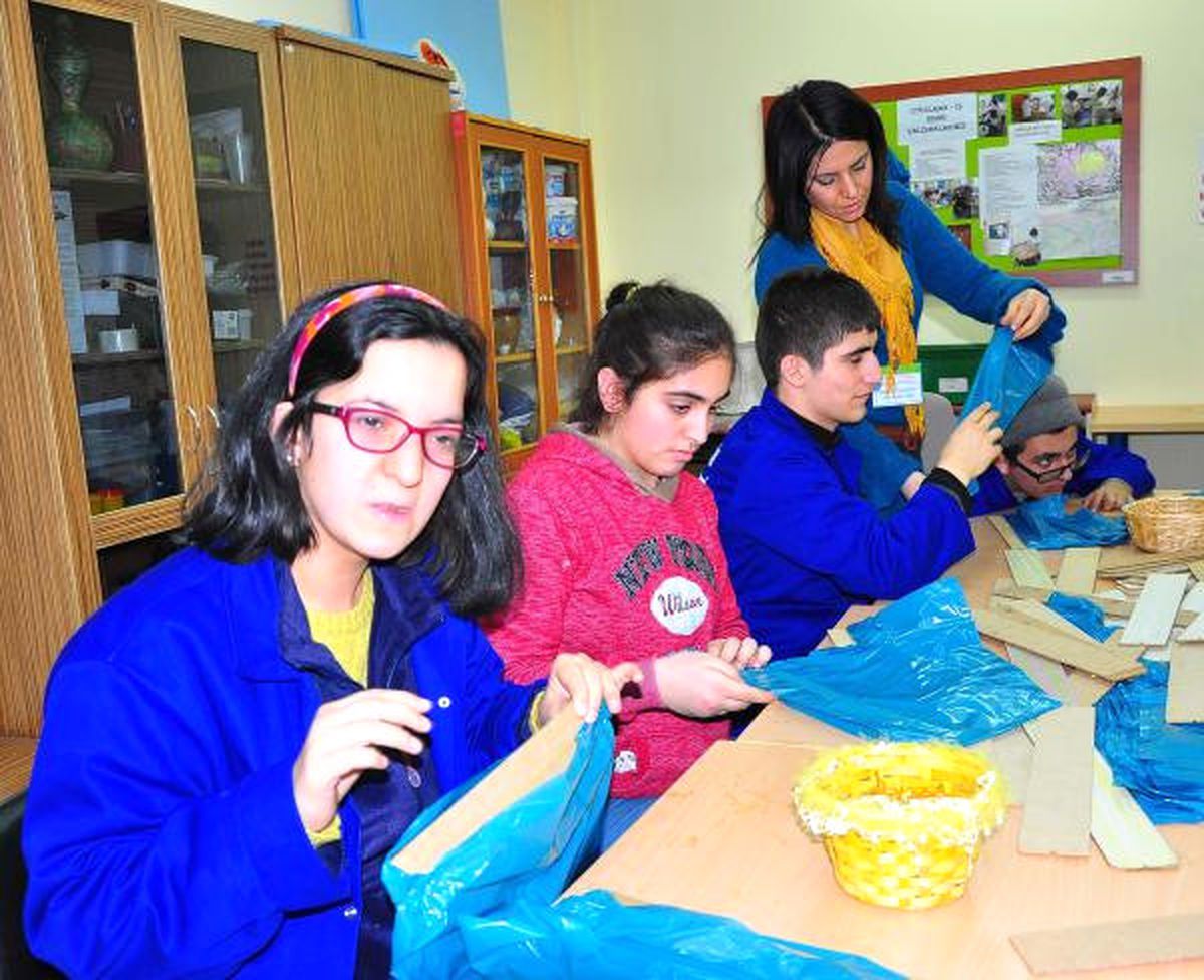 Zihinsel Engelliler, Galoş Üretimiyle Aile Bütçesine Katkı Yaptı