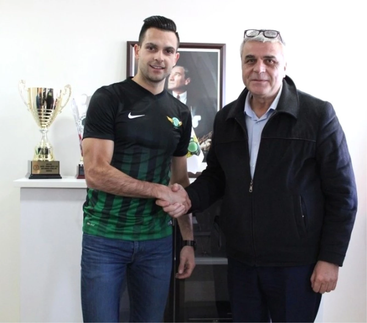 Akhisar Belediyespor Stoperi Çin\'den Buldu