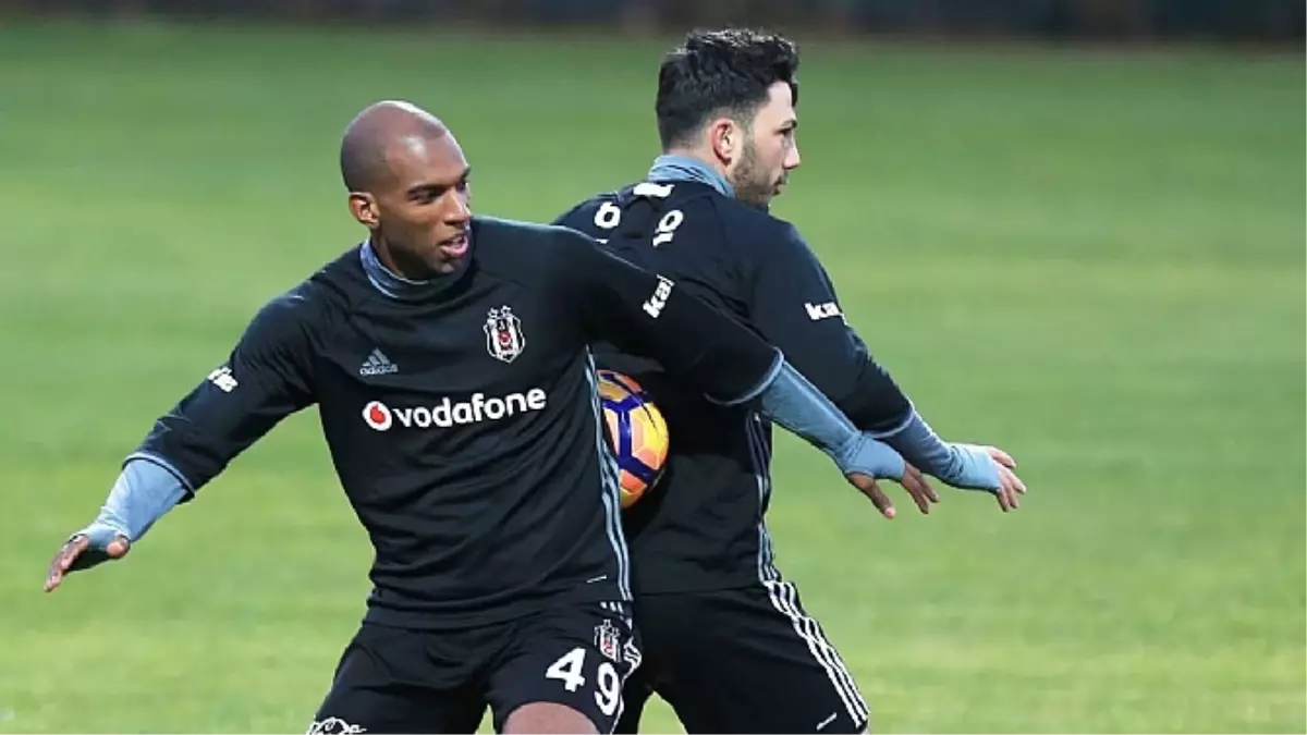 Babel, Beşiktaş\'ta İlk Antrenmanına Çıktı