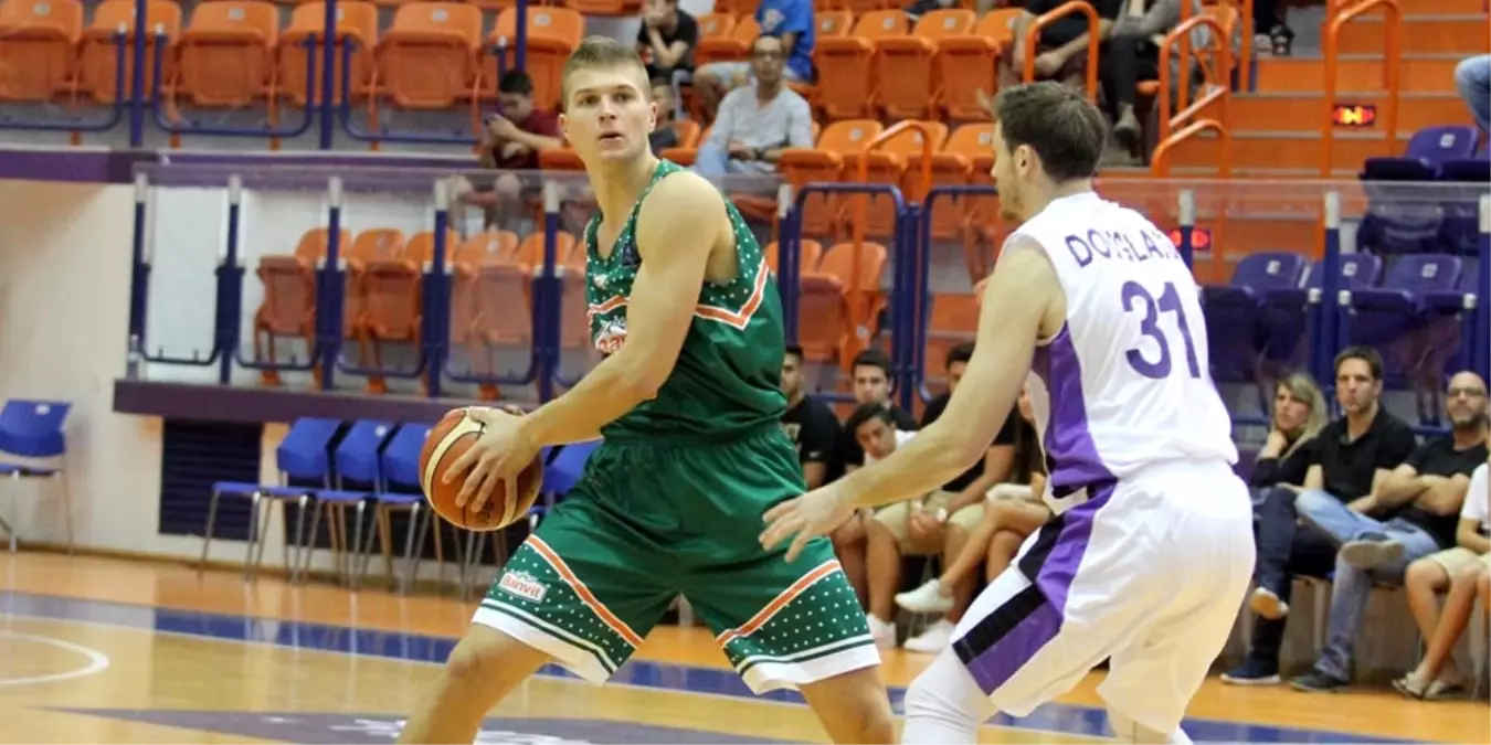 Banvit\'in Konuğu Aris