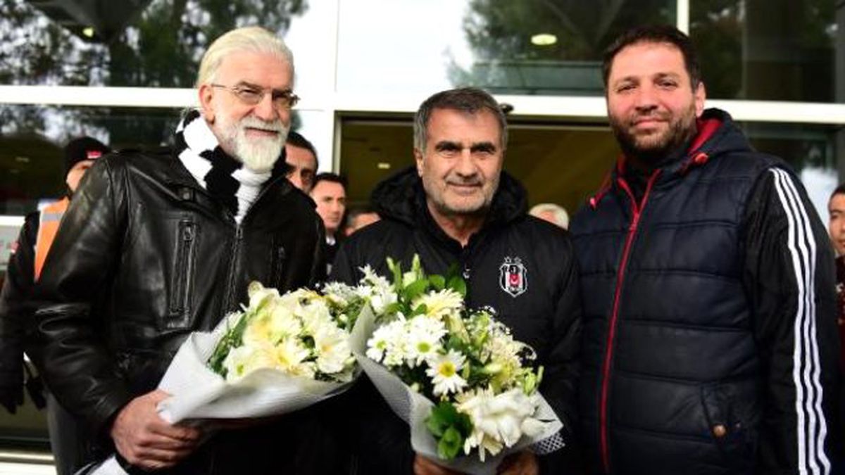 Beşiktaş\'a Antalya\'da Çiçekli Karşılama