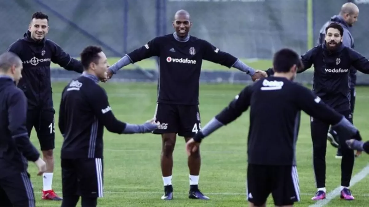 Beşiktaş\'ın Yeni Transferi Ryan Babel İlk İdmanına Çıktı