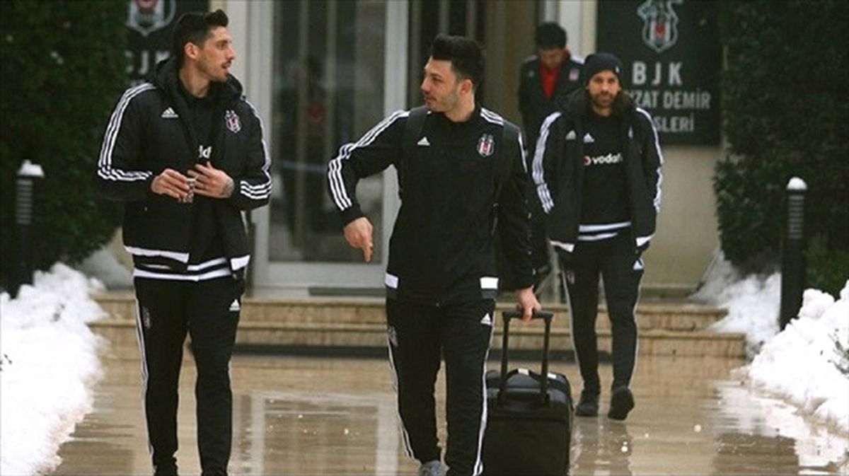 Beşiktaş Kafilesi, Antalya\'ya Geldi