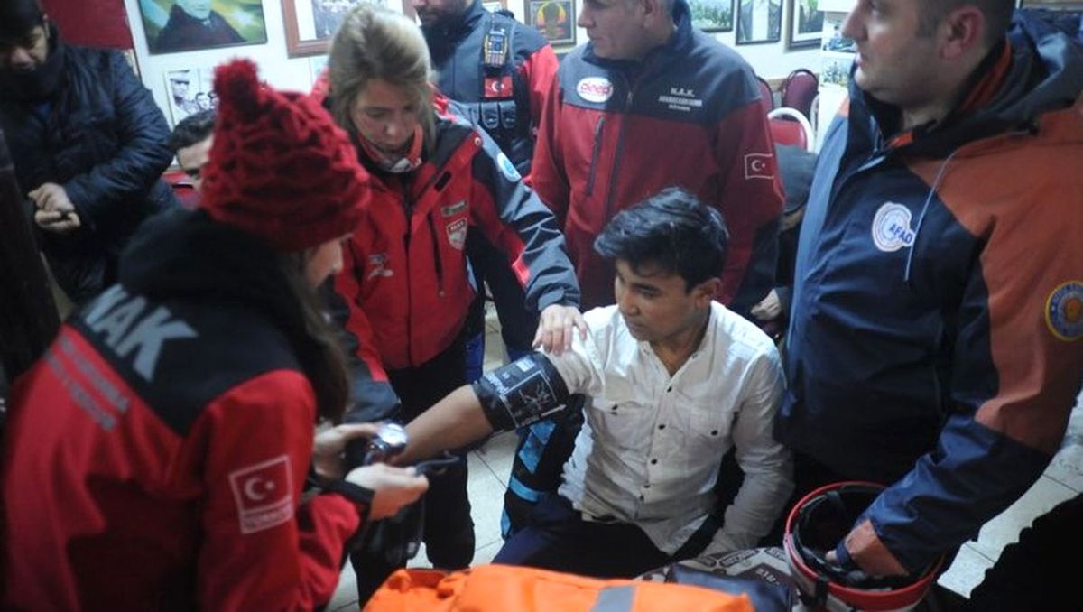 Bursa\'da Karda Mahsur Kalan Bekçi 5 Saatlik Operasyonla Kurtarıldı