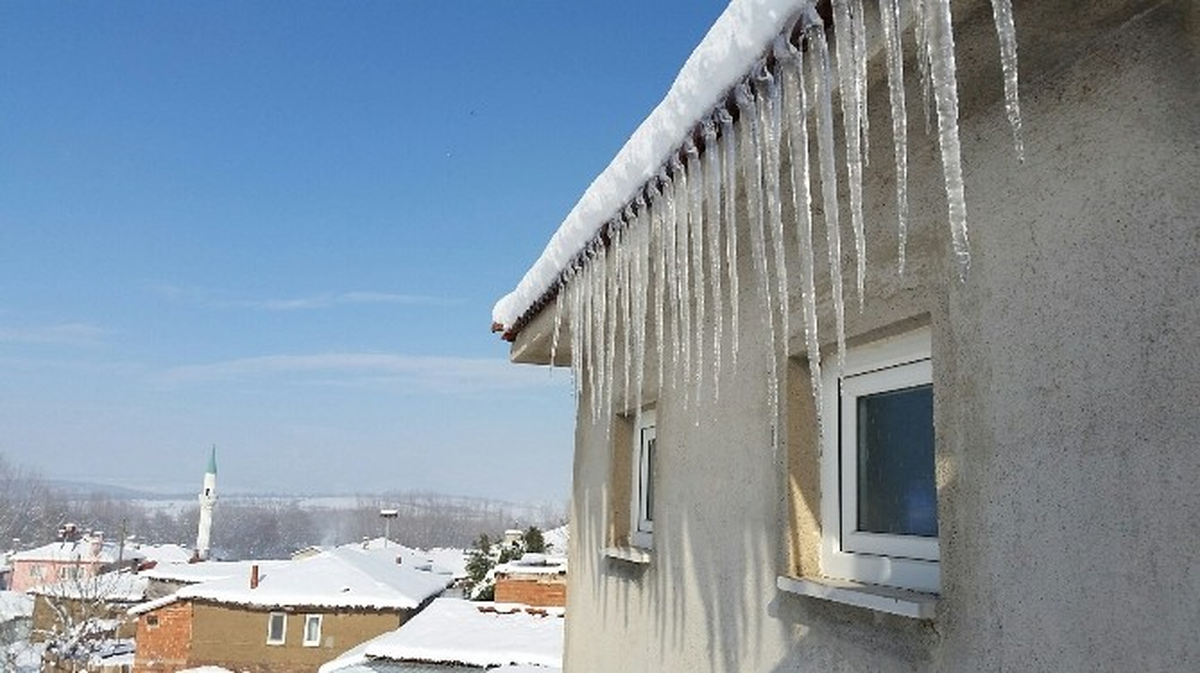 Buz Sarkıtları 1 Metreye Ulaştı