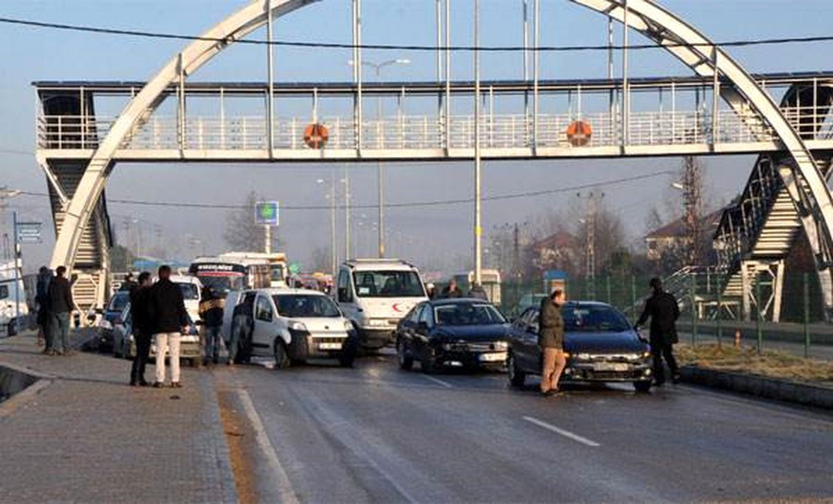Dha Yurt;bartın\'da 19 Araç Birbirine Girdi: 5 Yaralı