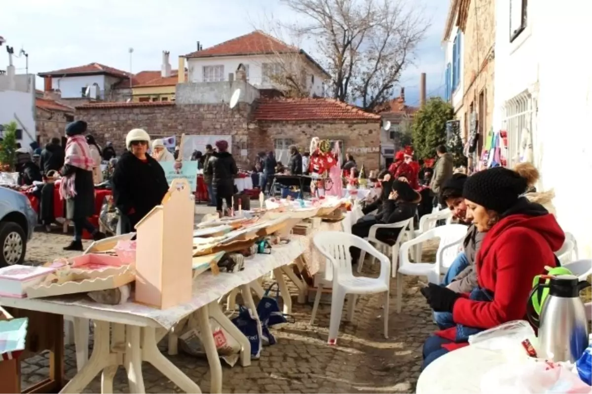 El Emekleri Köylü Pazarında Sergilendi