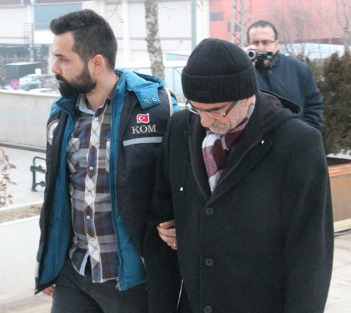 Fetö Soruşturmasında Müdür, Oğlu ve Gelini Gözaltına Alındı