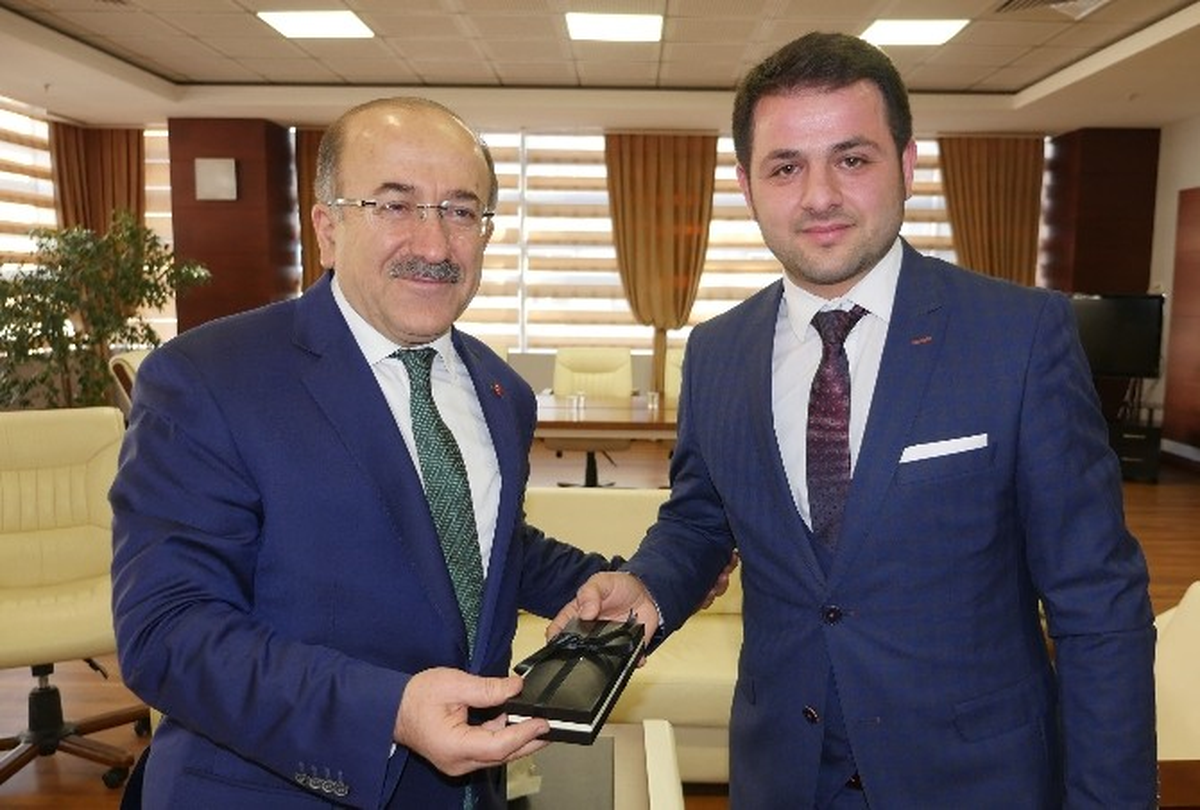 Gençlik Meclisi Üyelerinden Başkan Gümrükçüoğlu\'na Ziyaret