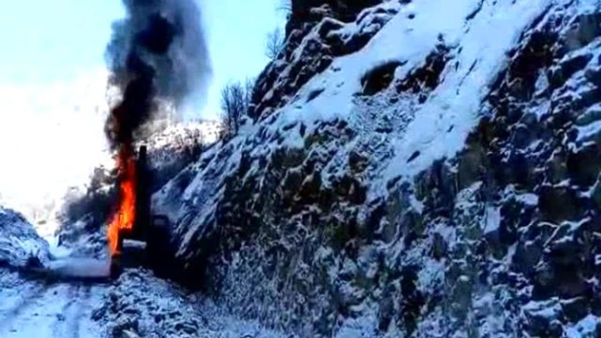 Hakkari\'de Bir İş Makinesi Ateşe Verildi
