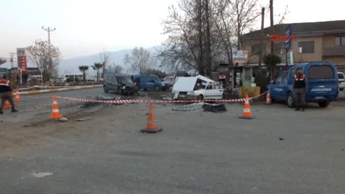 Izmir - Ödemiş\'te Trafik Kazası: 2 Ölü