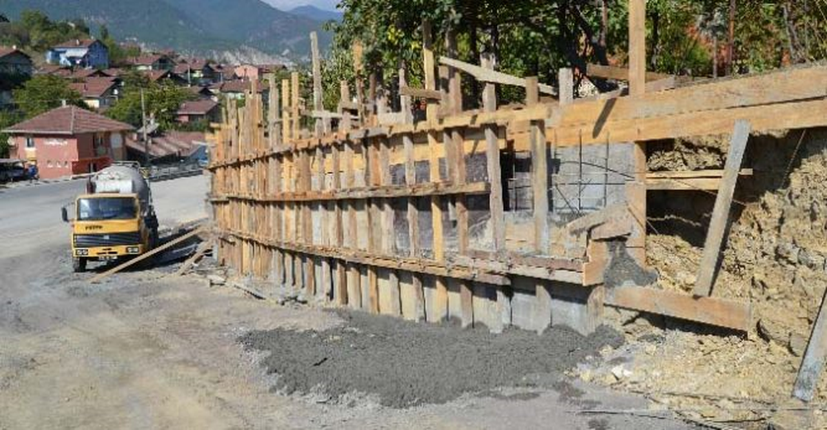 Karabük\'te İstinat Duvarı Çalışması