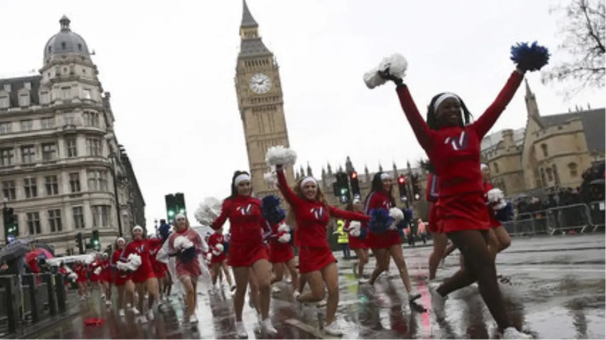 Londra\'da Görkemli Geçit Töreni