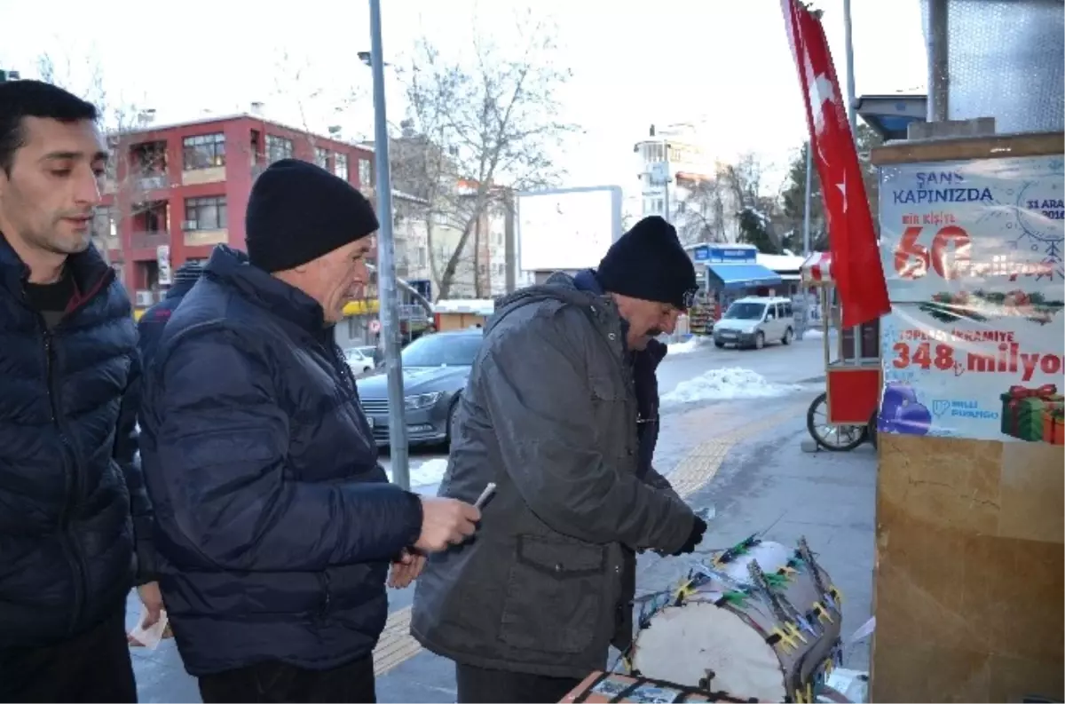 Milli Piyango Satıcılarında İkramiye Yoğunluğu