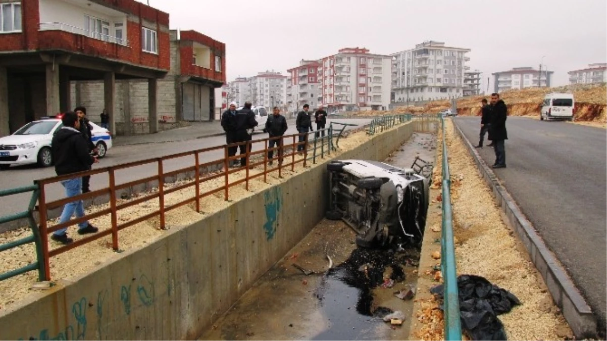 Minibüs Su Kanalına Uçtu: 7 Yaralı