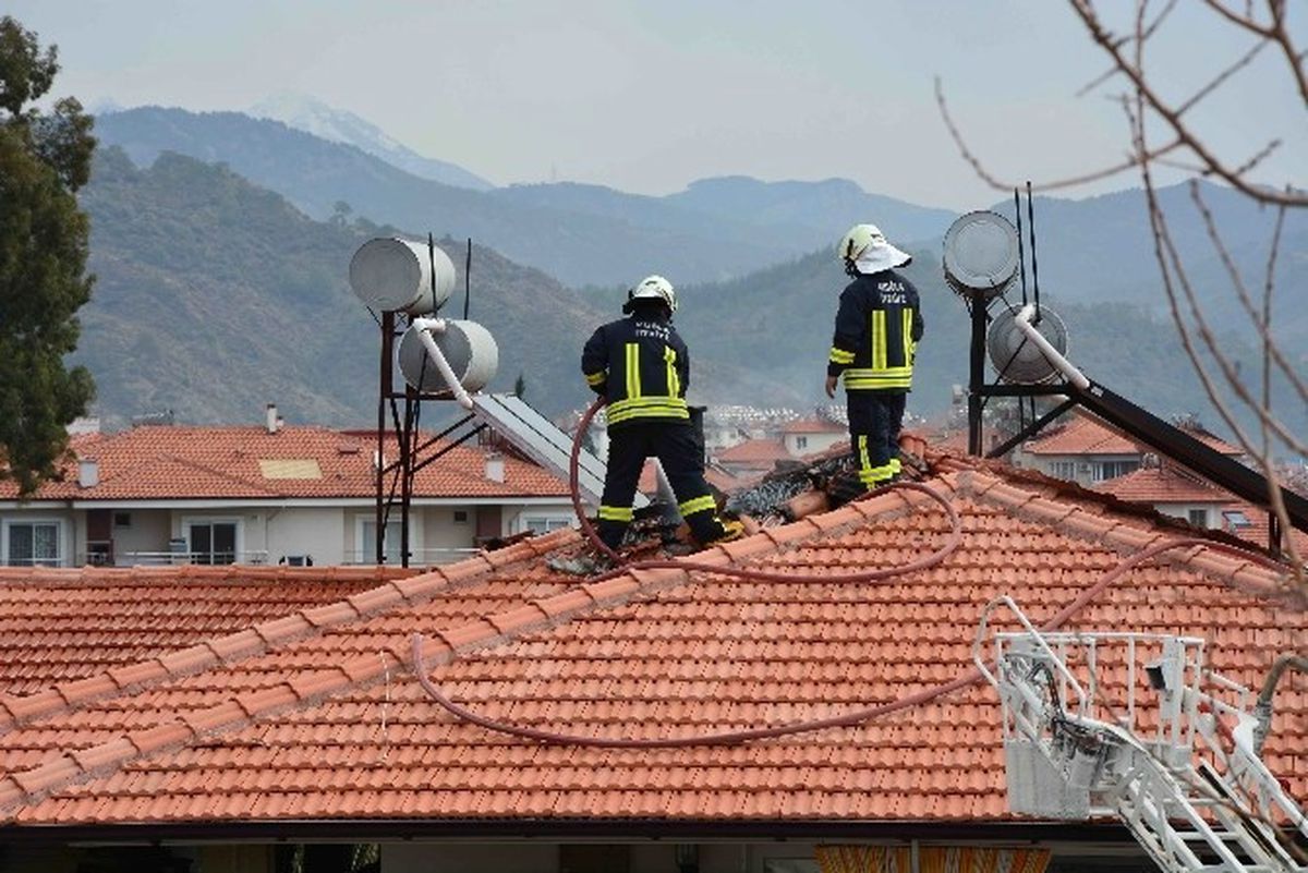 Ortaca\'da Çatı Yangını Korkuttu