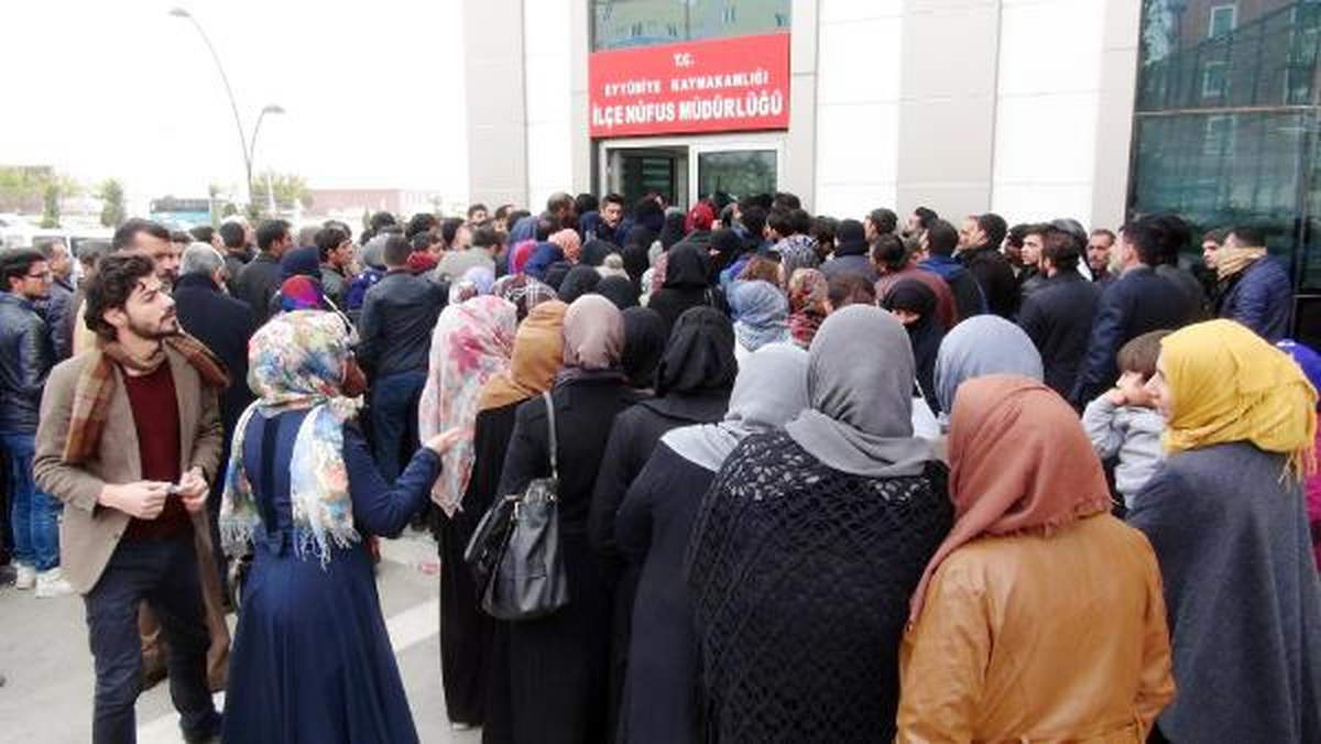 Şanlıurfa\'da, Çipli Kimlik Kuyruğu