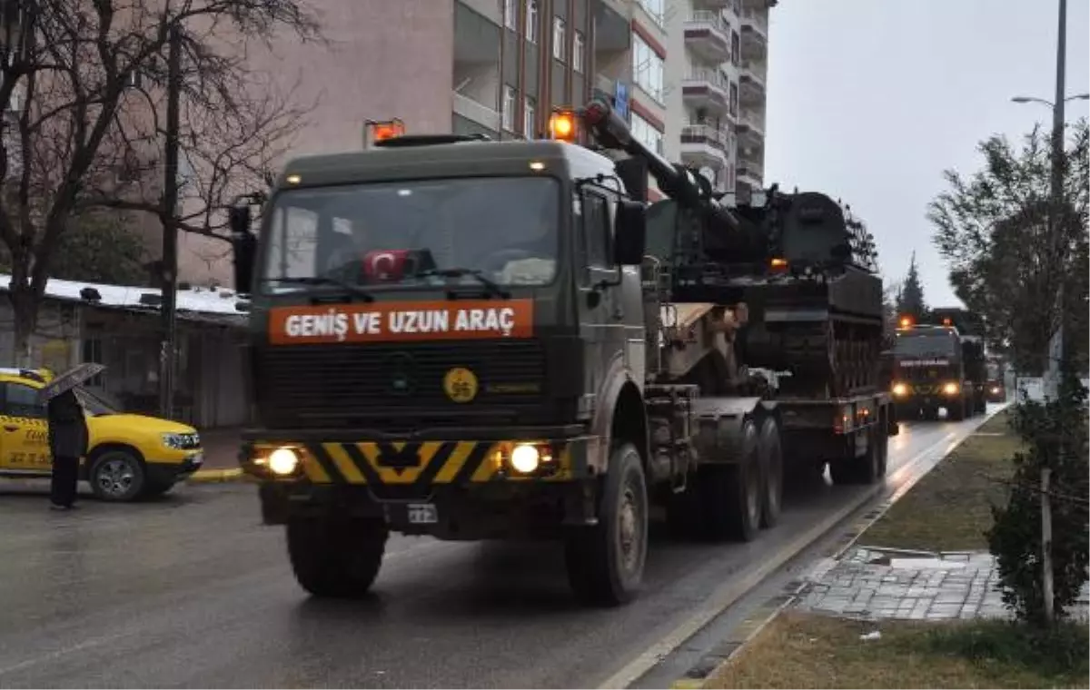 Suriye Sınırına Obüs ve Askeri Araç Sevkiyatı