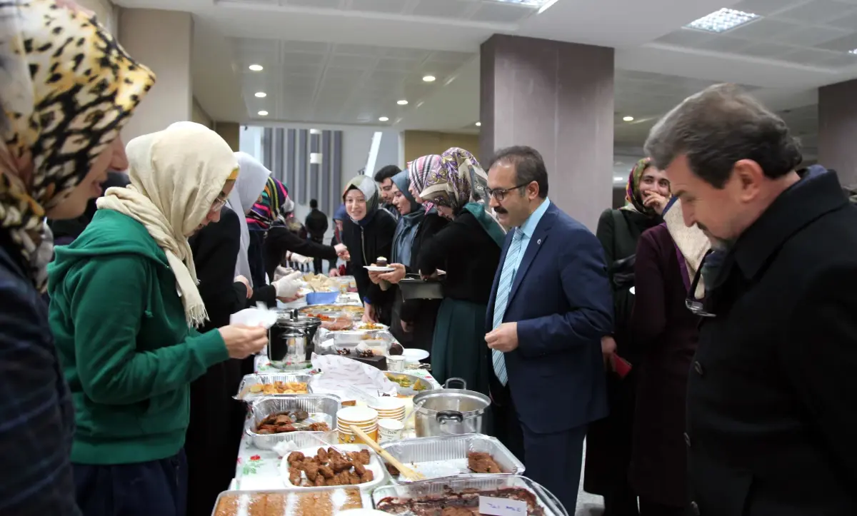 Tıp Fakültesi Öğrencilerinden Halep Halkı için Kermes