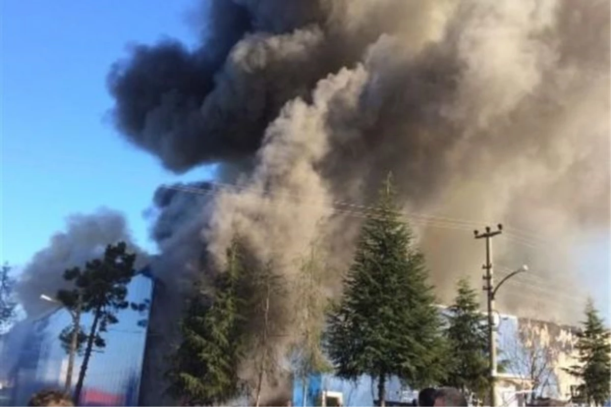 Trabzon\'da Mobilya Fabrikasında Yangın