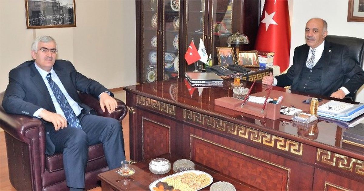 AK Parti İl Başkanı Öz, Başkan Yücelik\'i Ziyaret Etti
