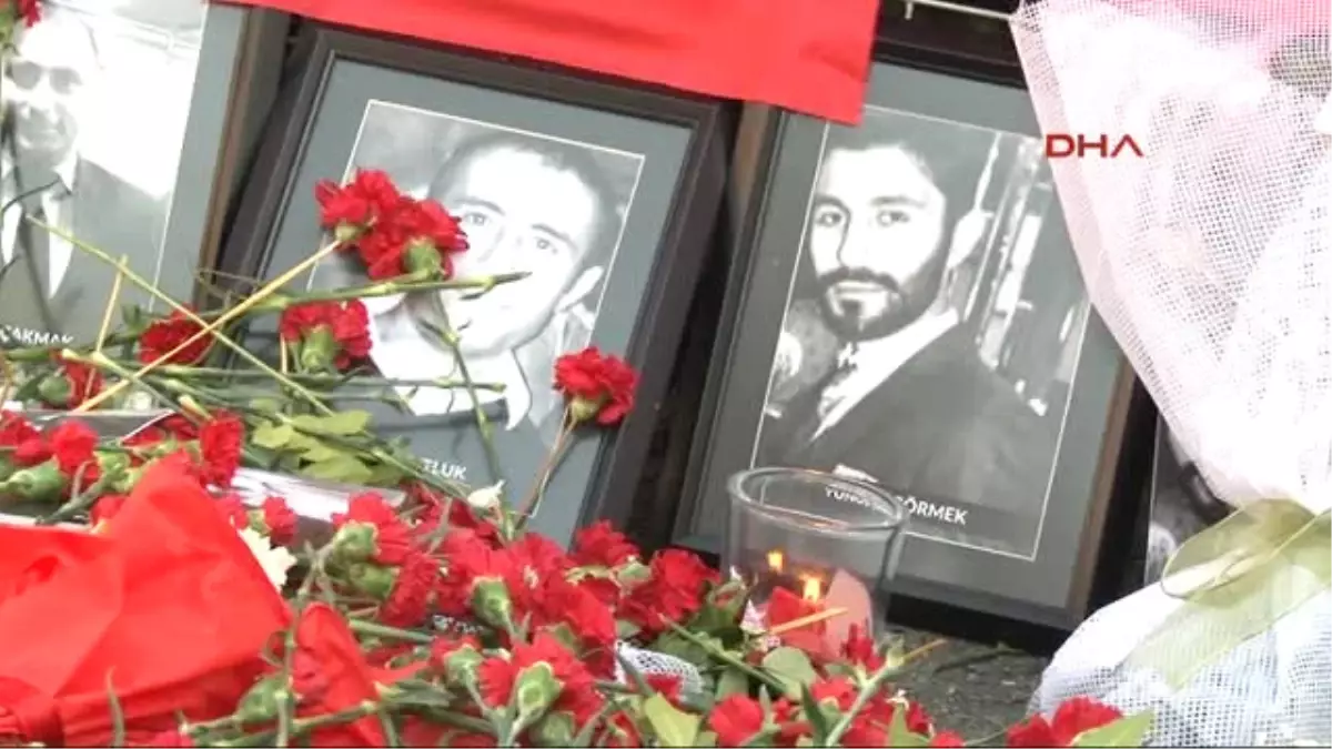 AK Parti Il Teşkilatı Reina Önüne Karanfil Bıraktı