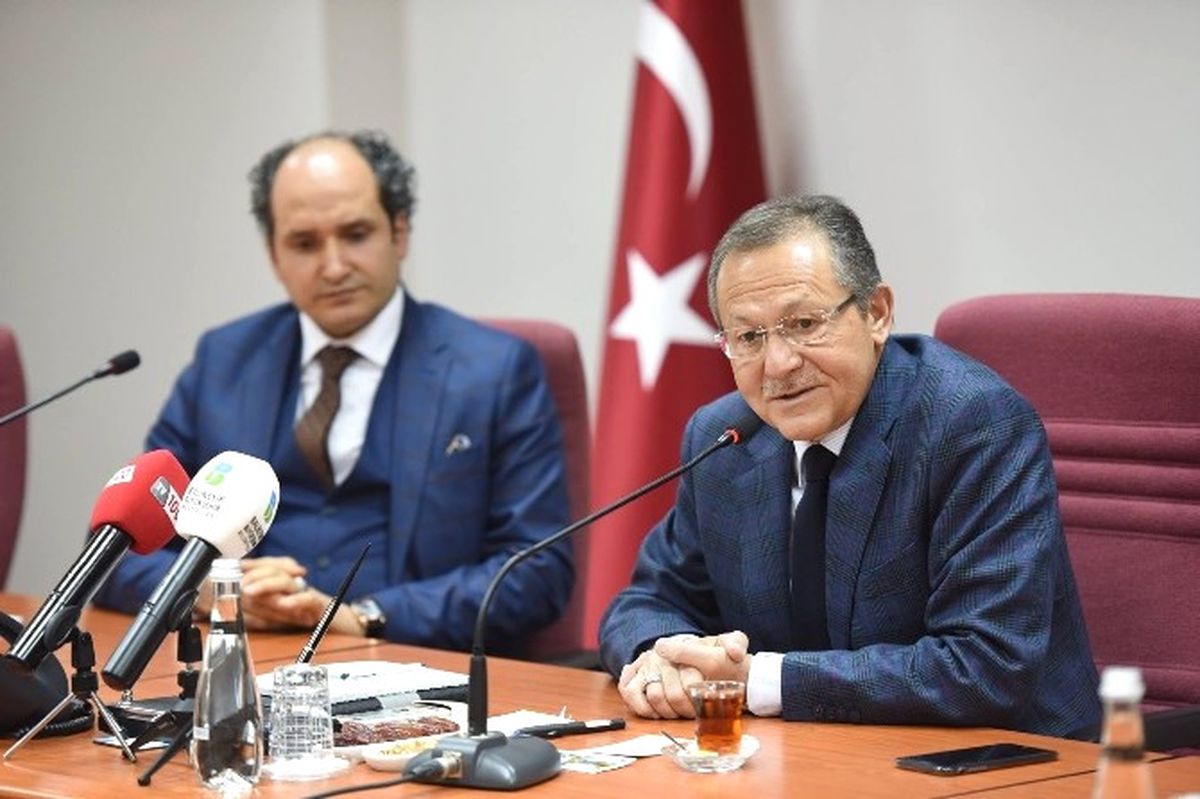 AK Parti\'nin Yeni Yönetiminden Başkan Uğur\'a Ziyaret