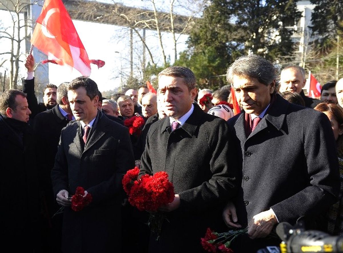 Ak Partililer Saldırının Gerçekleştiği Gece Kulübüne Yürüyerek Terörü Lanetledi
