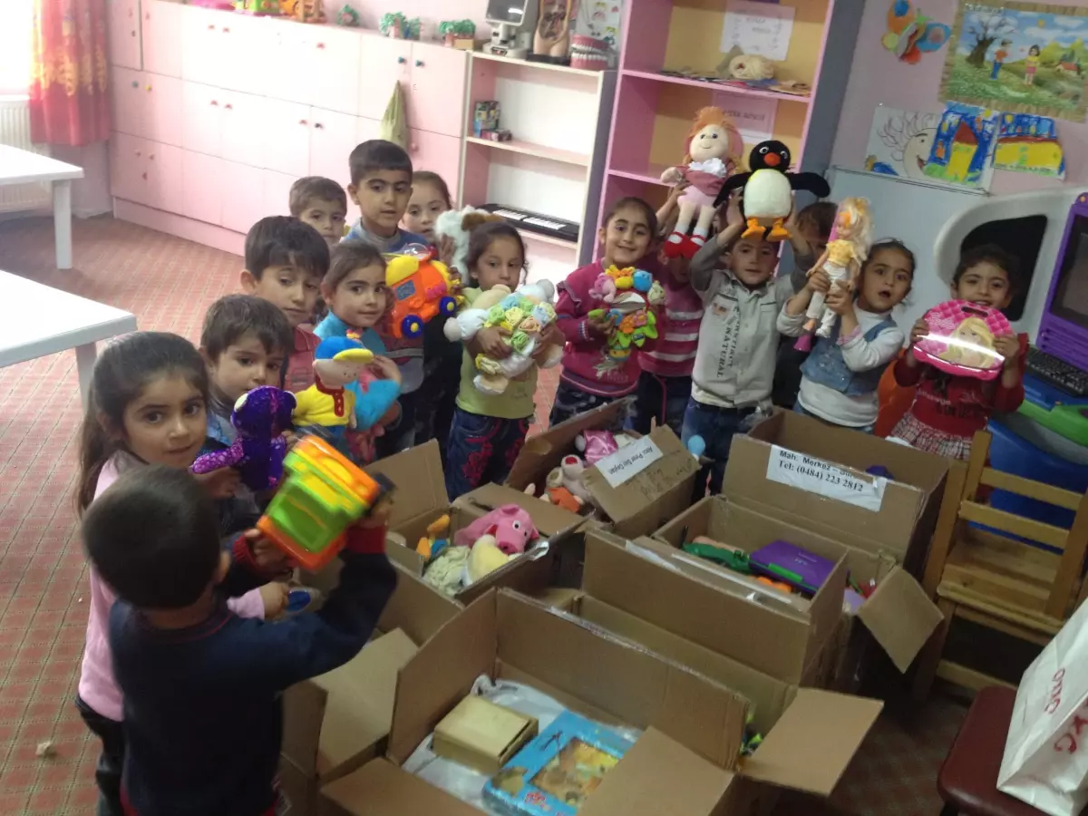 Anasınıfı Öğrencilerinden Oyuncak ve Giysi Yardımı